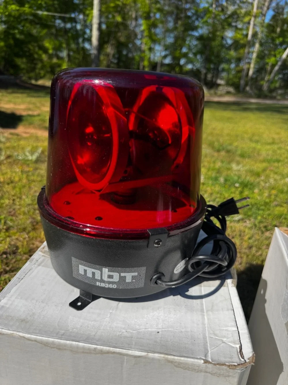 MBT Red and Blue Rotating Beacon Set - Picture 3 of 3